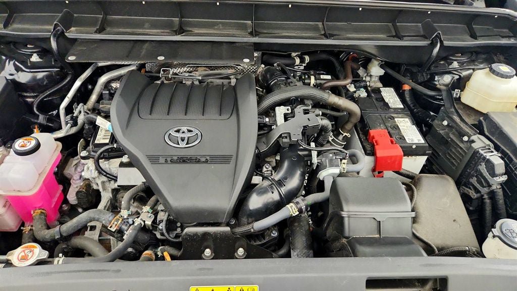 Used 2025 Toyota Highlander Platinum AWD/4WD image 27