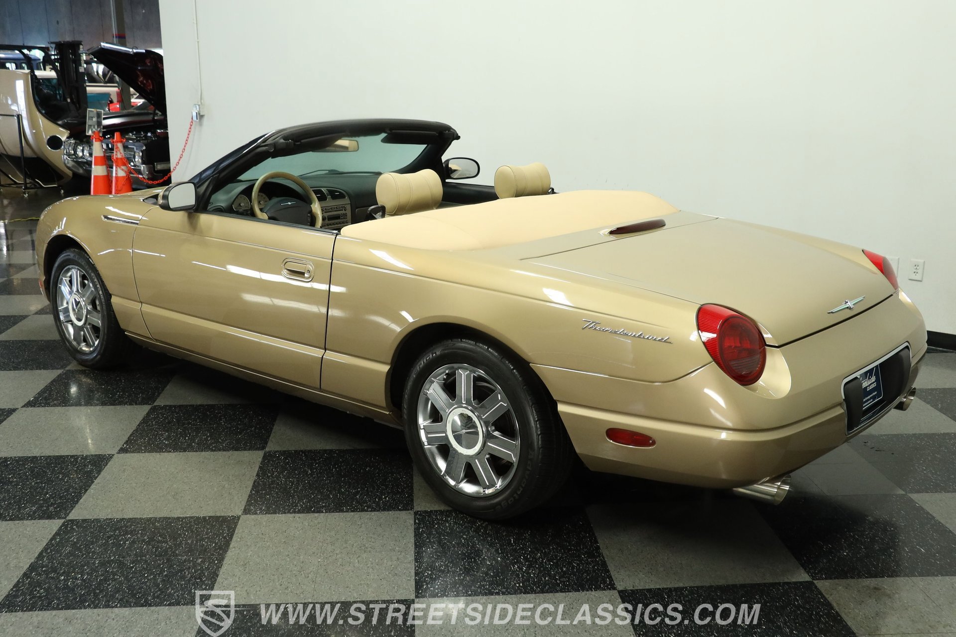 Used 2005 Ford Thunderbird RWD image 6
