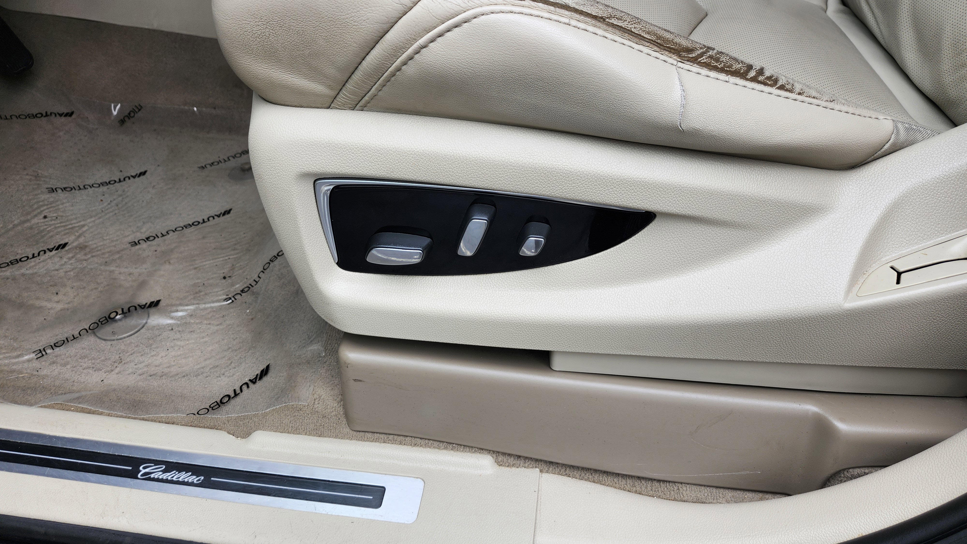 Used 2018 Cadillac Escalade ESV Premium Luxury image 30