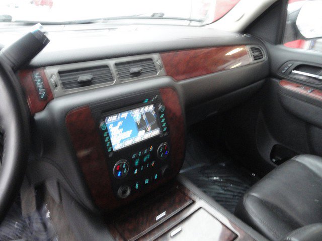 Used 2010 Chevrolet Suburban LTZ image 8