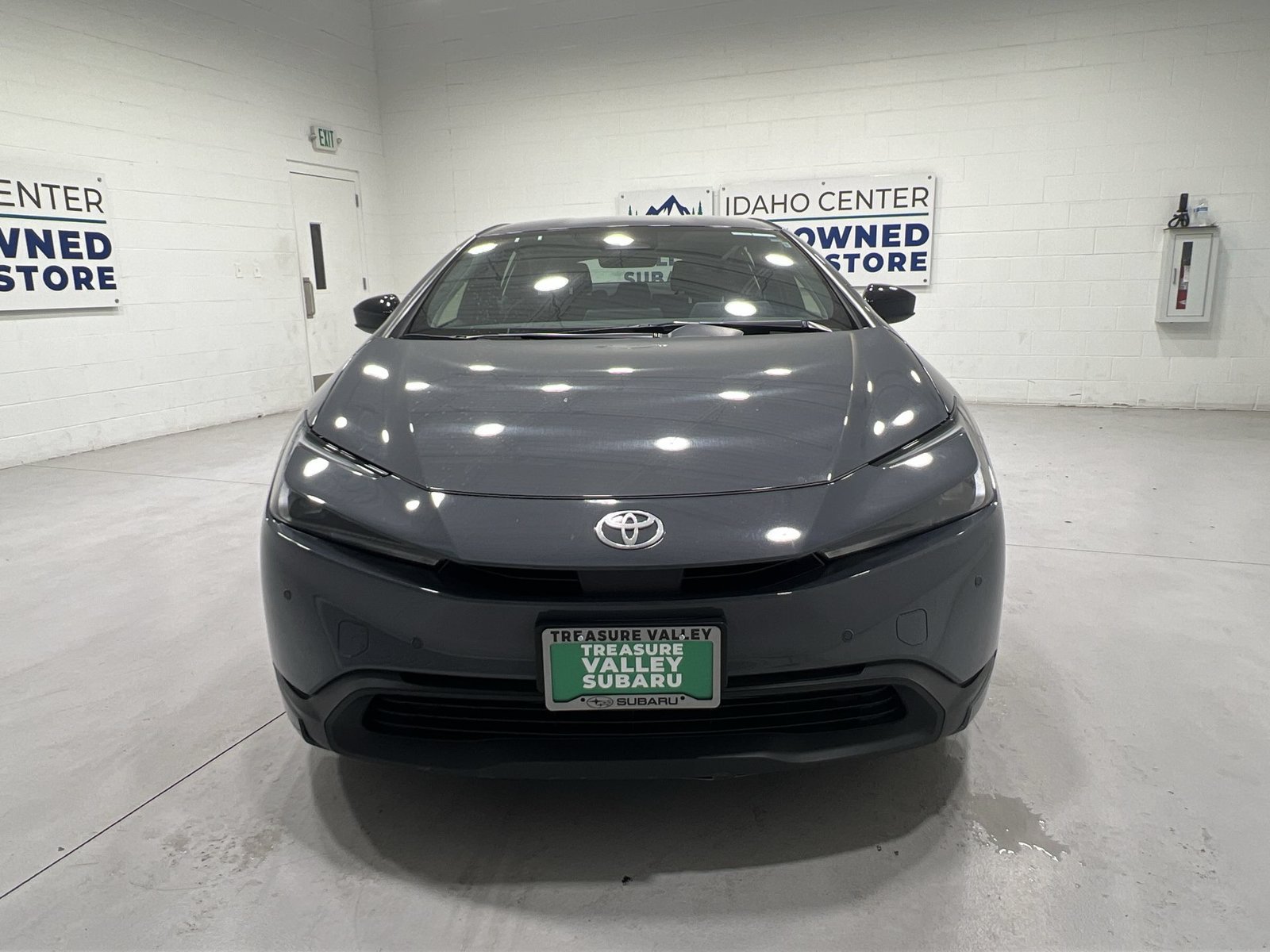 Used 2025 Toyota Prius LE FWD image 3