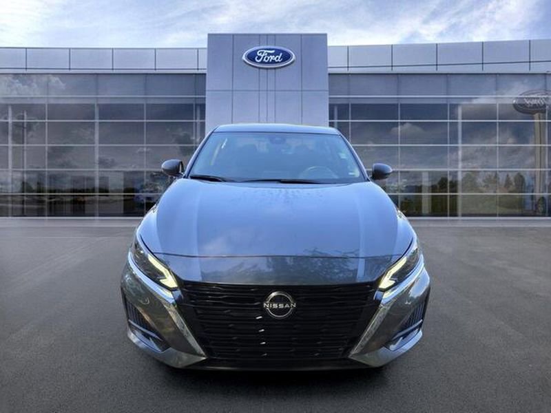 Used 2024 Nissan Altima 2.5 SV FWD image 3