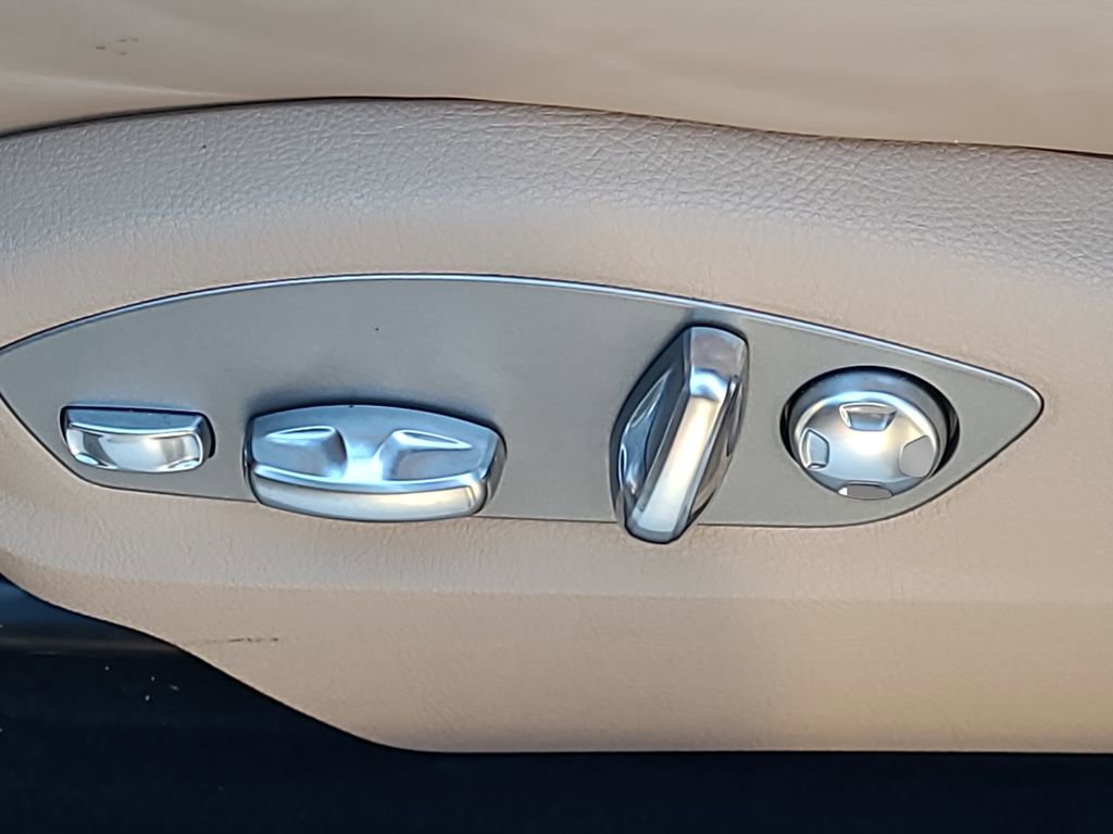 Used 2025 Porsche Macan image 19