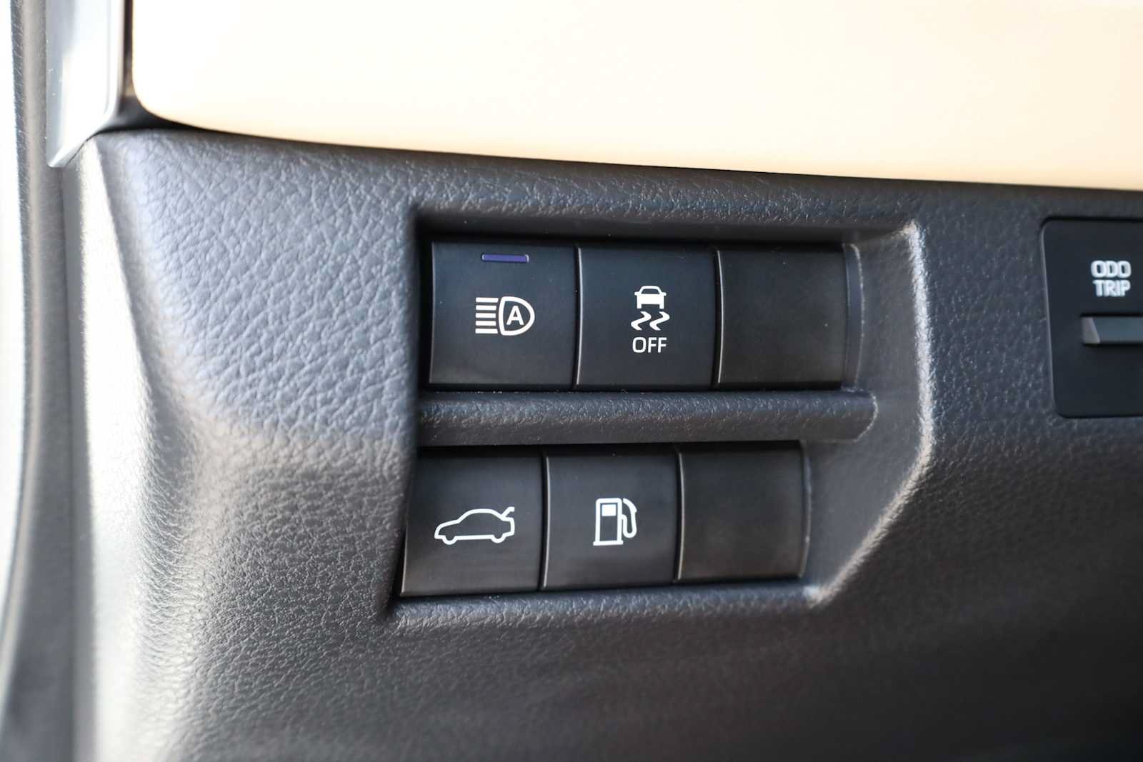 Used 2021 Toyota Avalon XLE FWD image 28