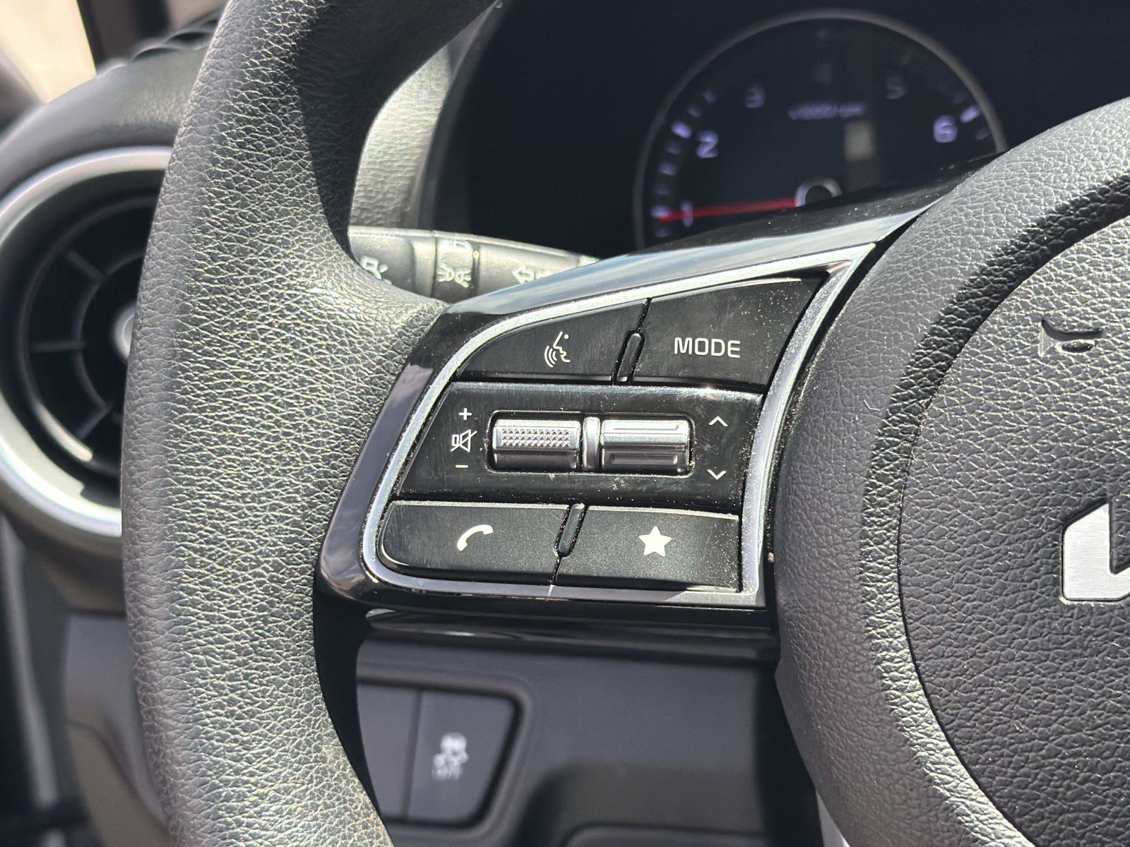 Used 2023 Kia Forte LXS FWD image 9