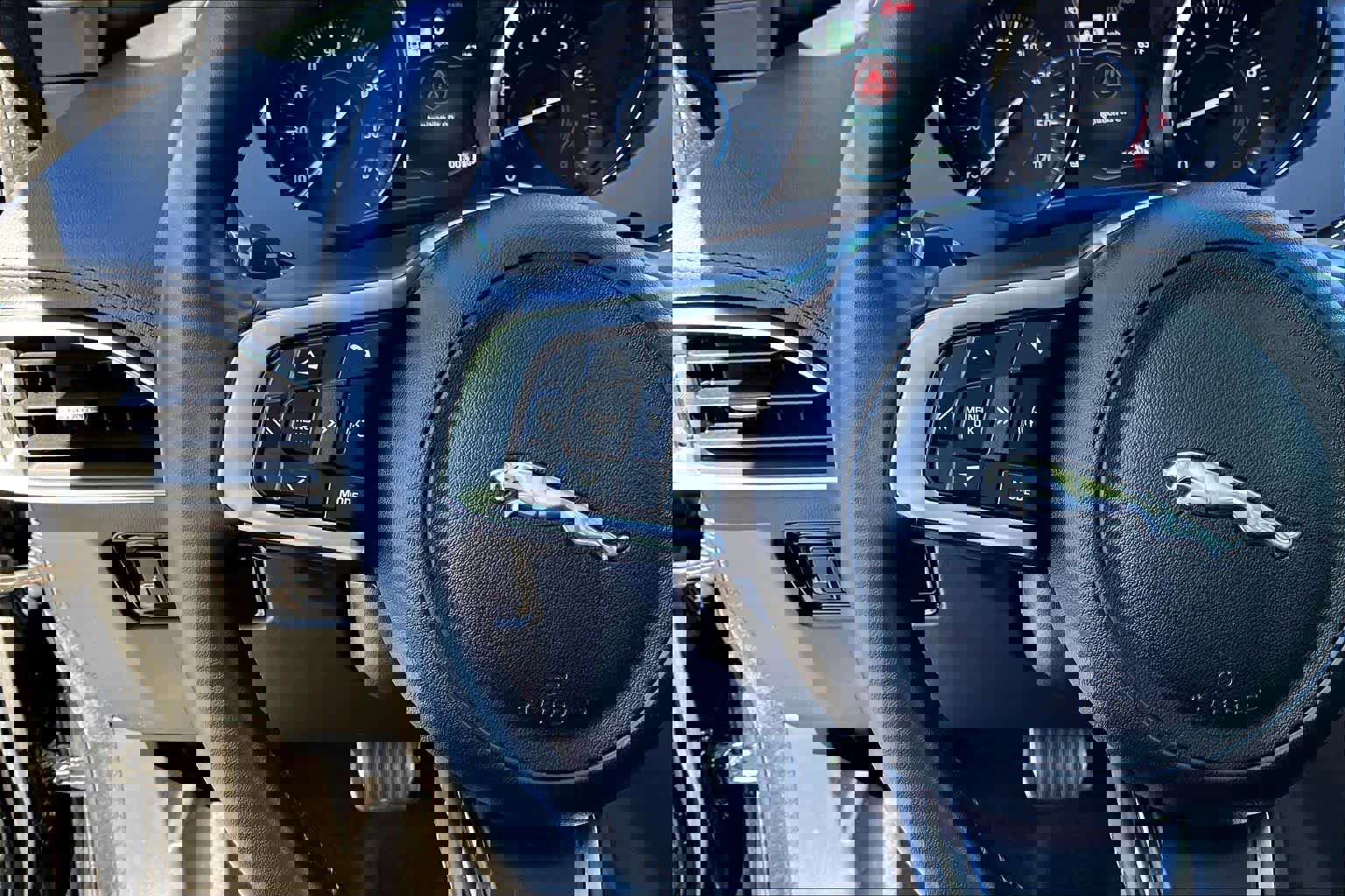 Used 2020 Jaguar F-PACE Prestige image 22