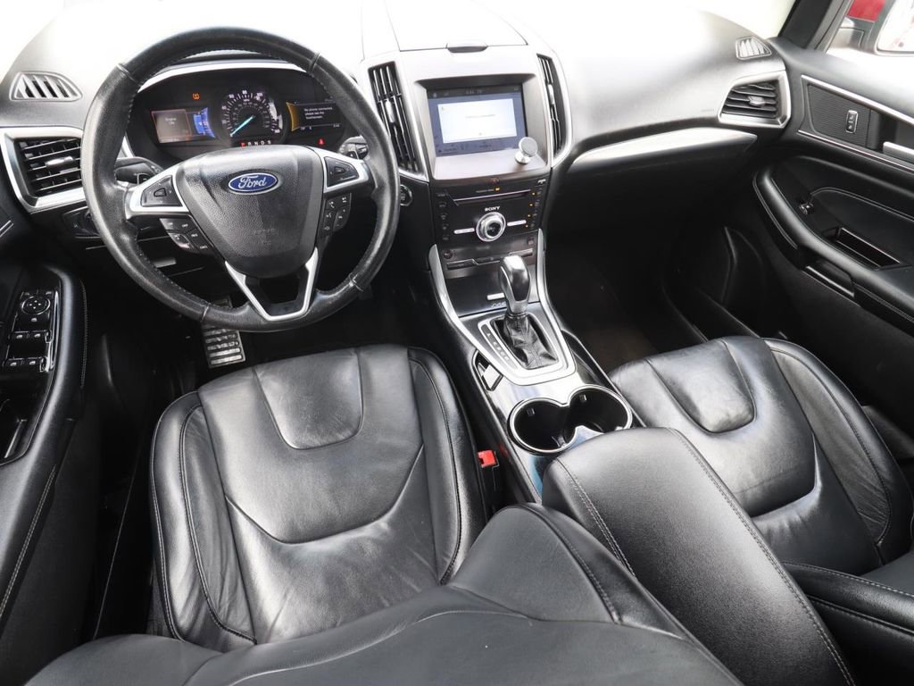 Used 2017 Ford Edge Titanium w/ Technology Package FWD image 4