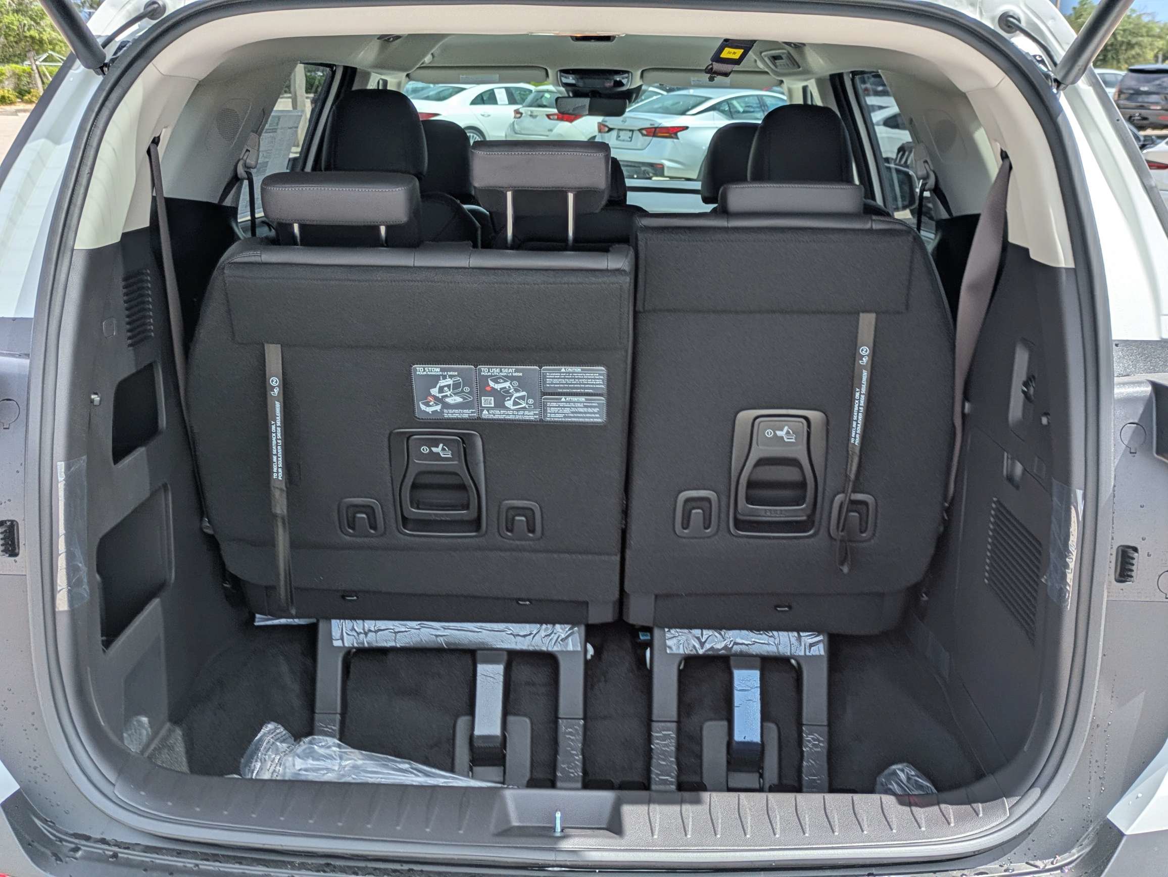 New 2026 Kia Carnival EX FWD image 14