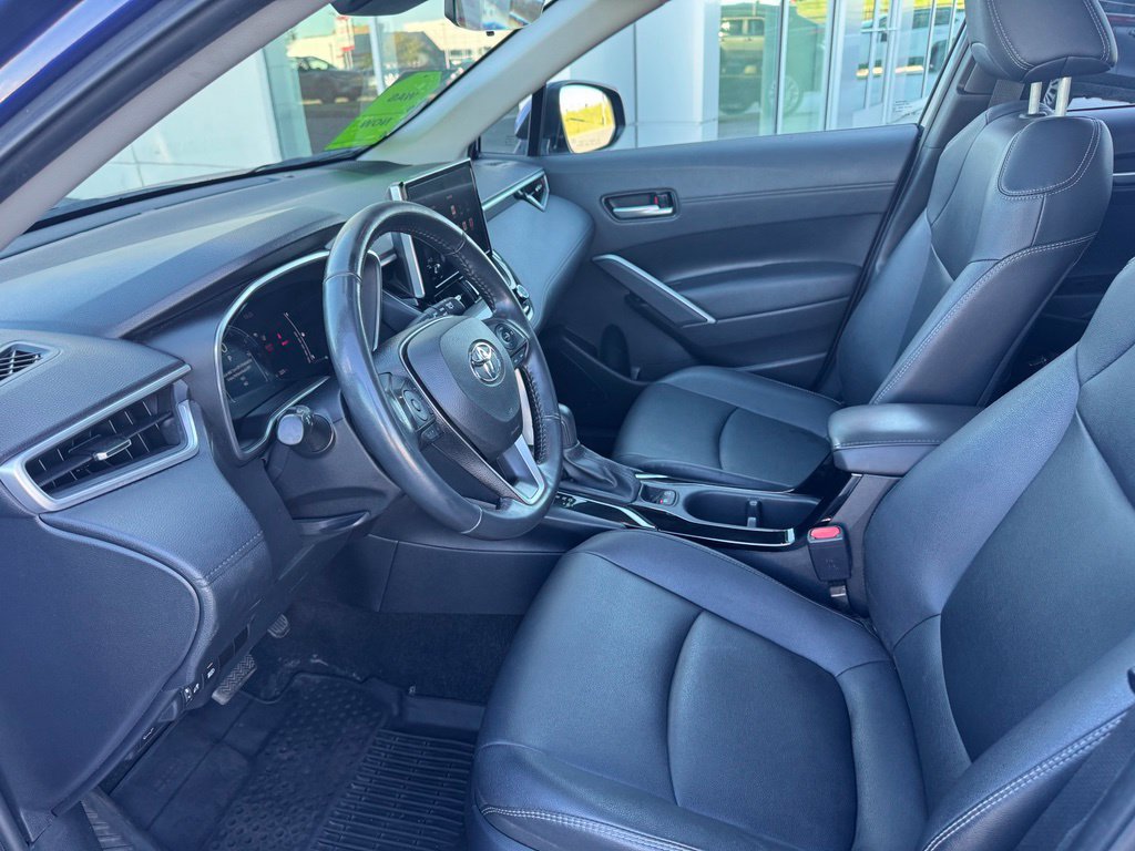 Used 2024 Toyota Corolla Cross XLE w/ Convenience Package AWD/4WD image 20