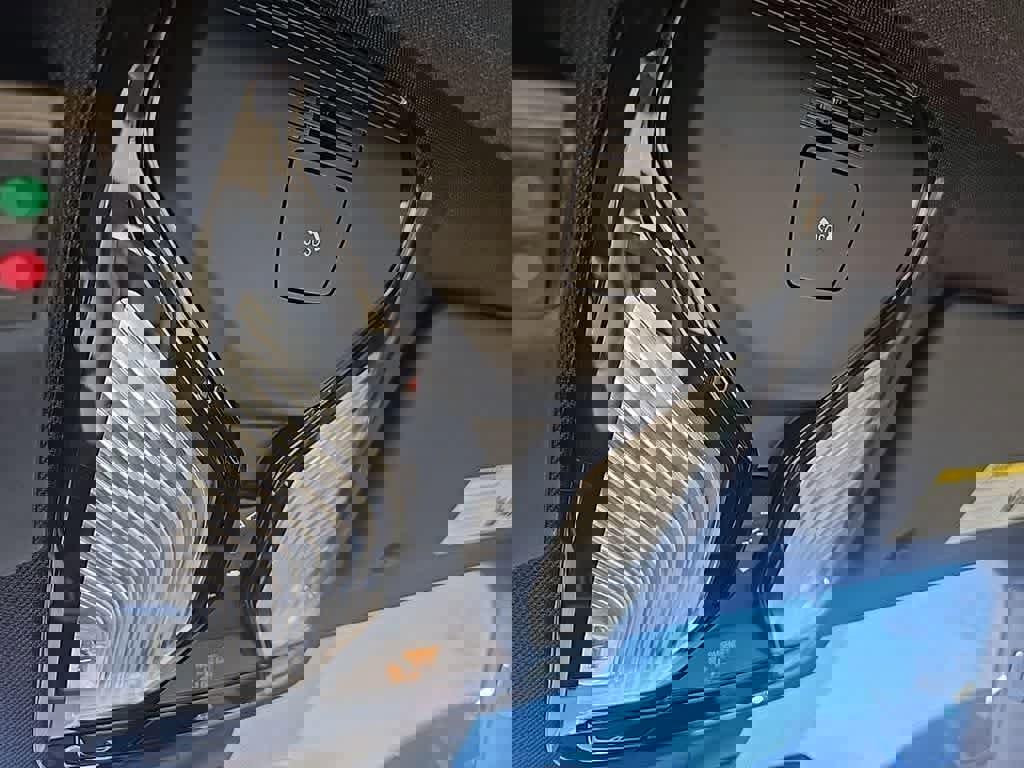 Used 2020 BMW 330i xDrive Sedan w/ Driving Assistance Package image 23