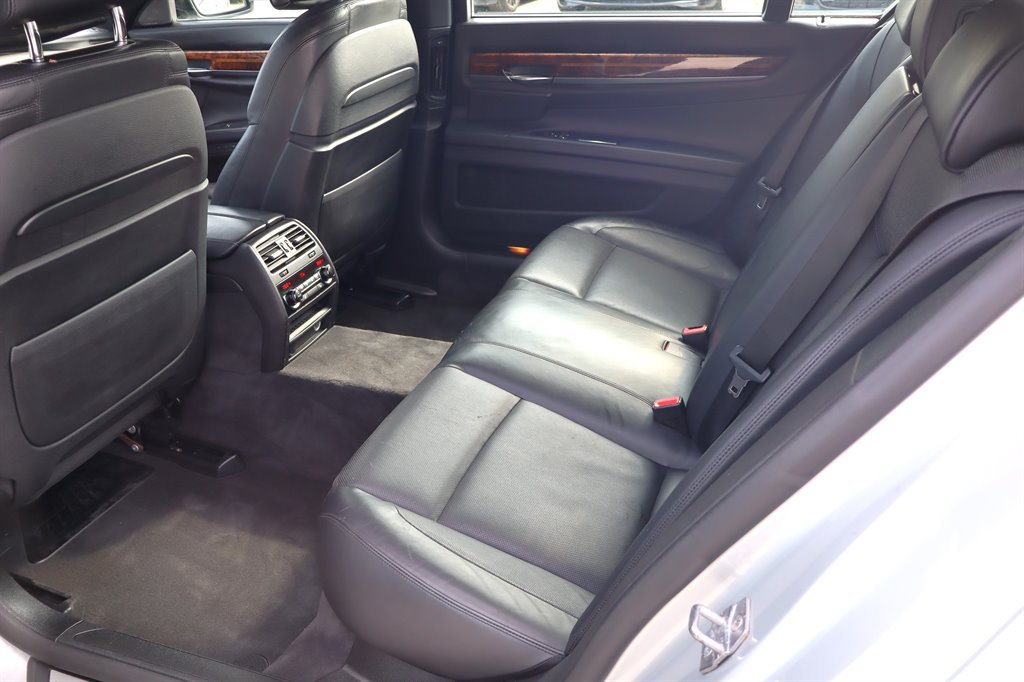 Used 2014 BMW 750Li xDrive AWD/4WD image 17