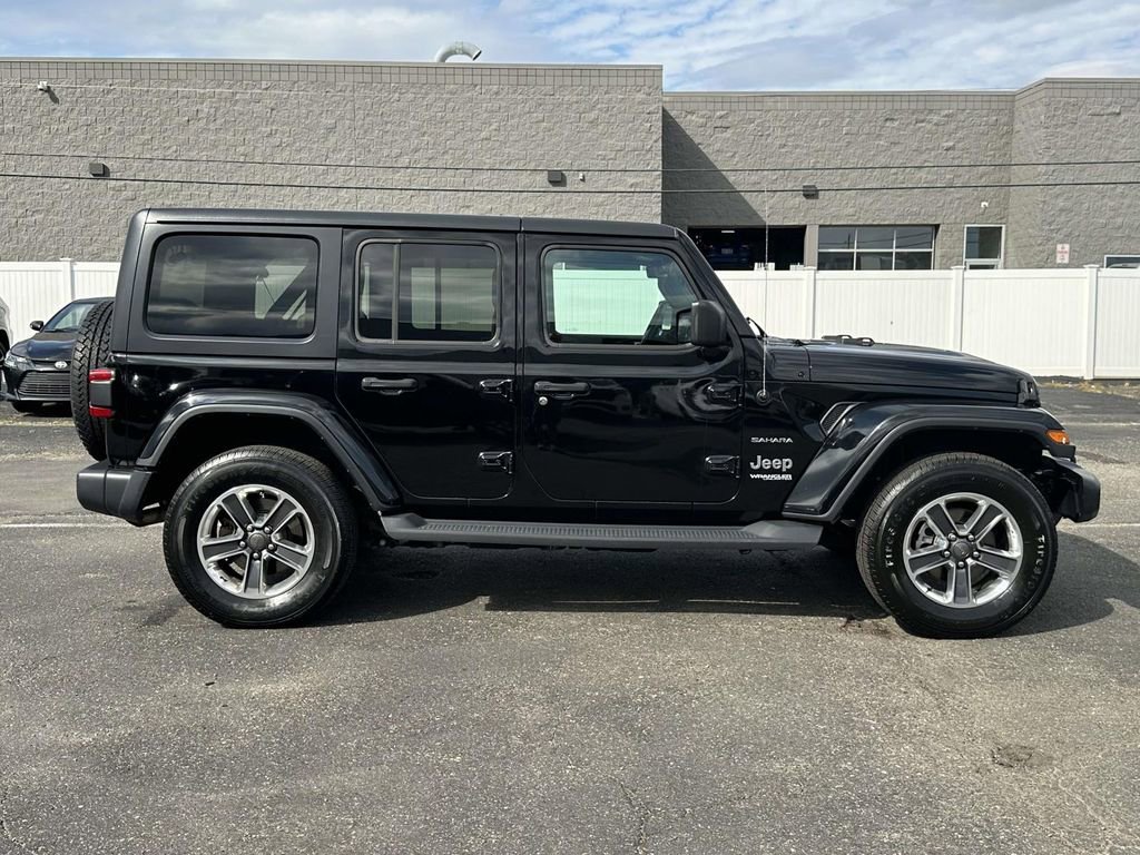 Used 2018 Jeep Wrangler Unlimited Sahara image 2