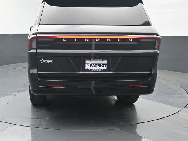 Used 2025 Lincoln Navigator Reserve AWD/4WD image 4