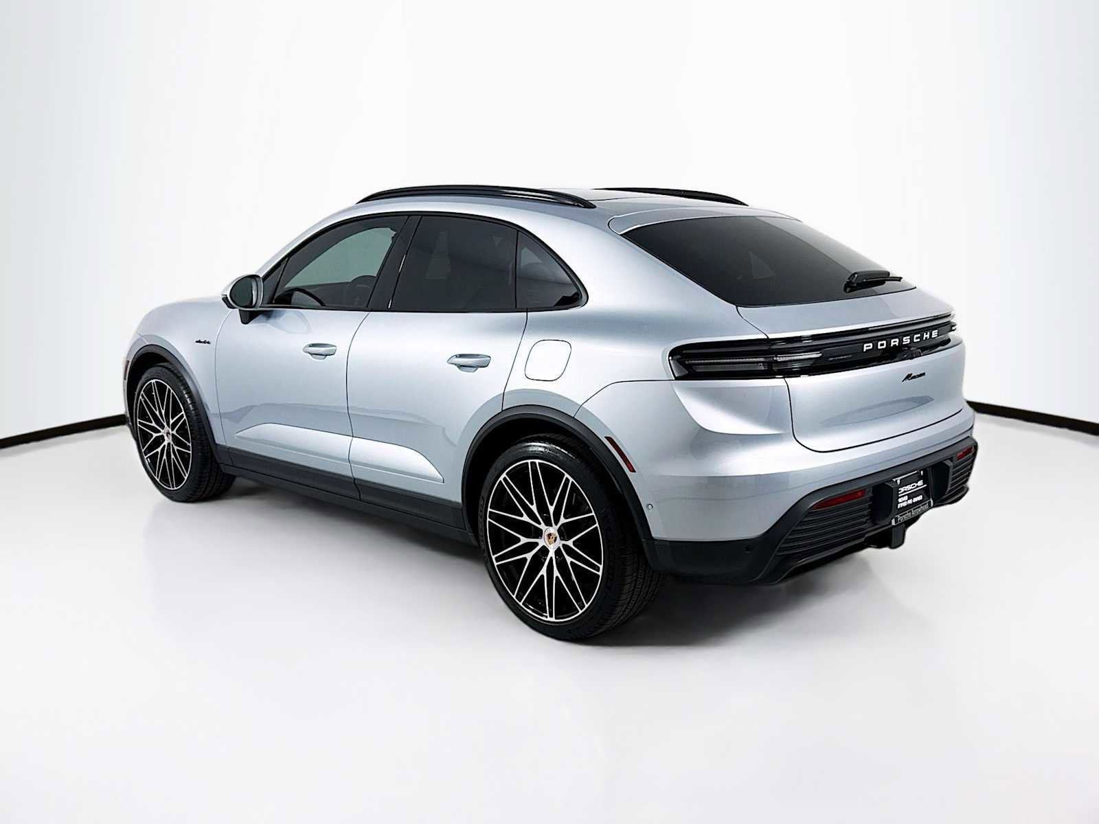 Certified 2025 Porsche Macan Electric image 3