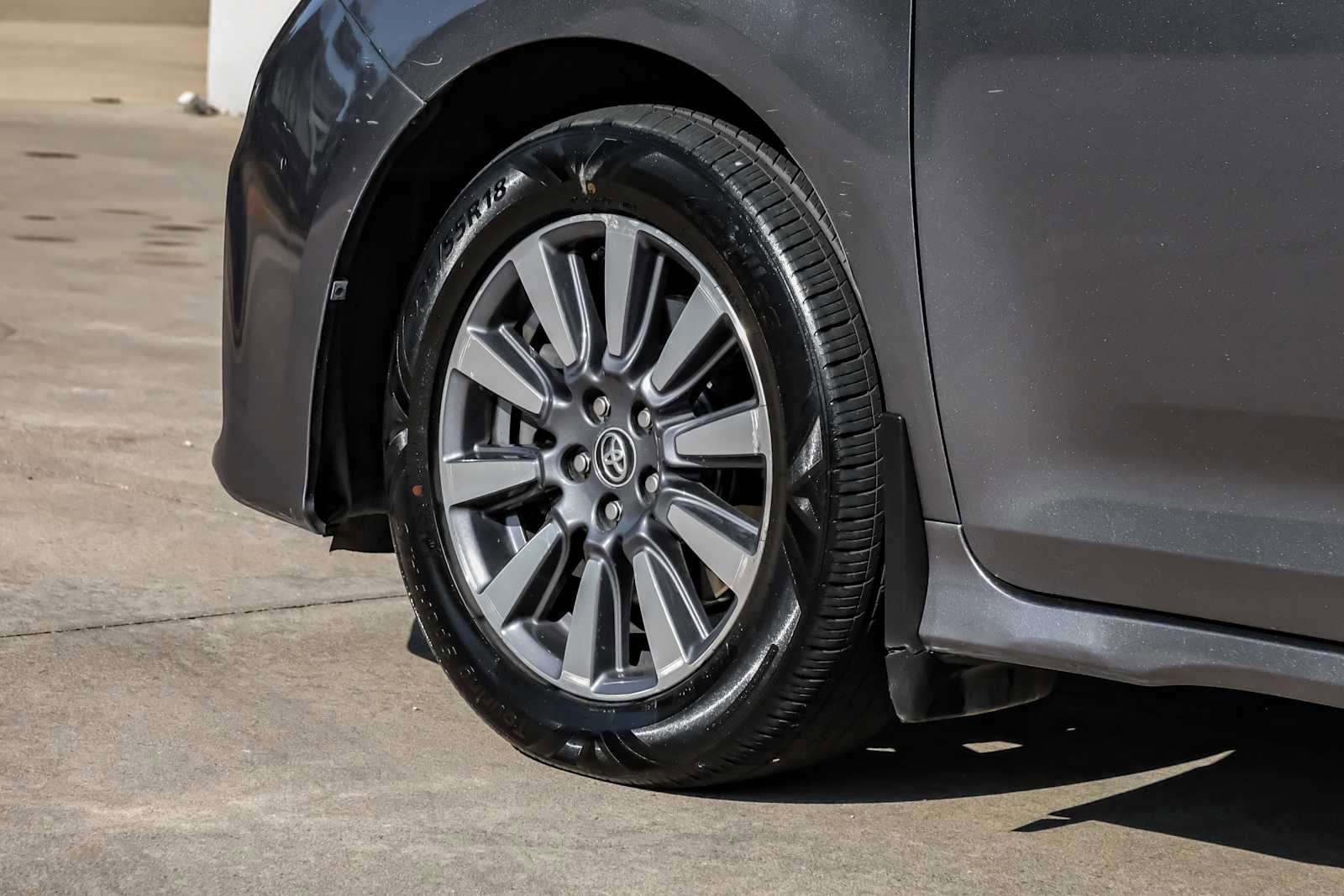 Used 2018 Toyota Sienna XLE image 58