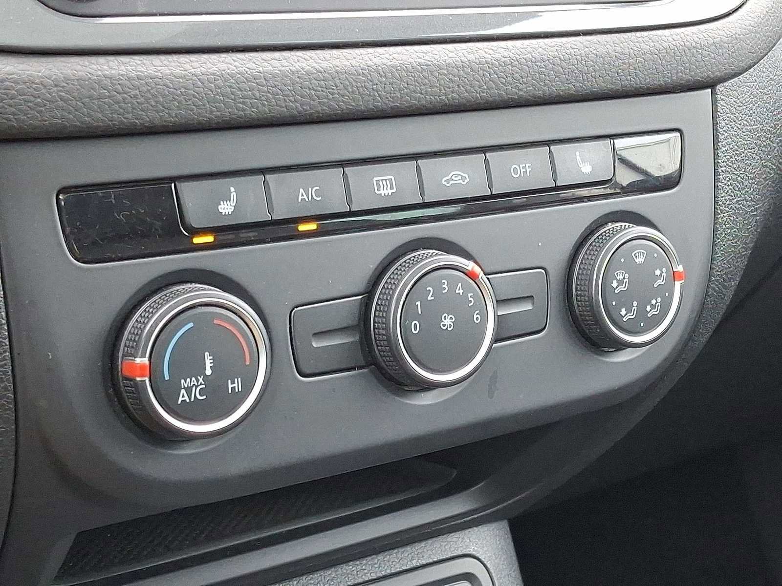 Used 2016 Volkswagen Tiguan SE image 24