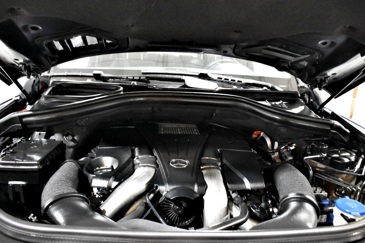 Used 2015 Mercedes-Benz GL 550 4MATIC w/ Accessory Chrome Package image 8