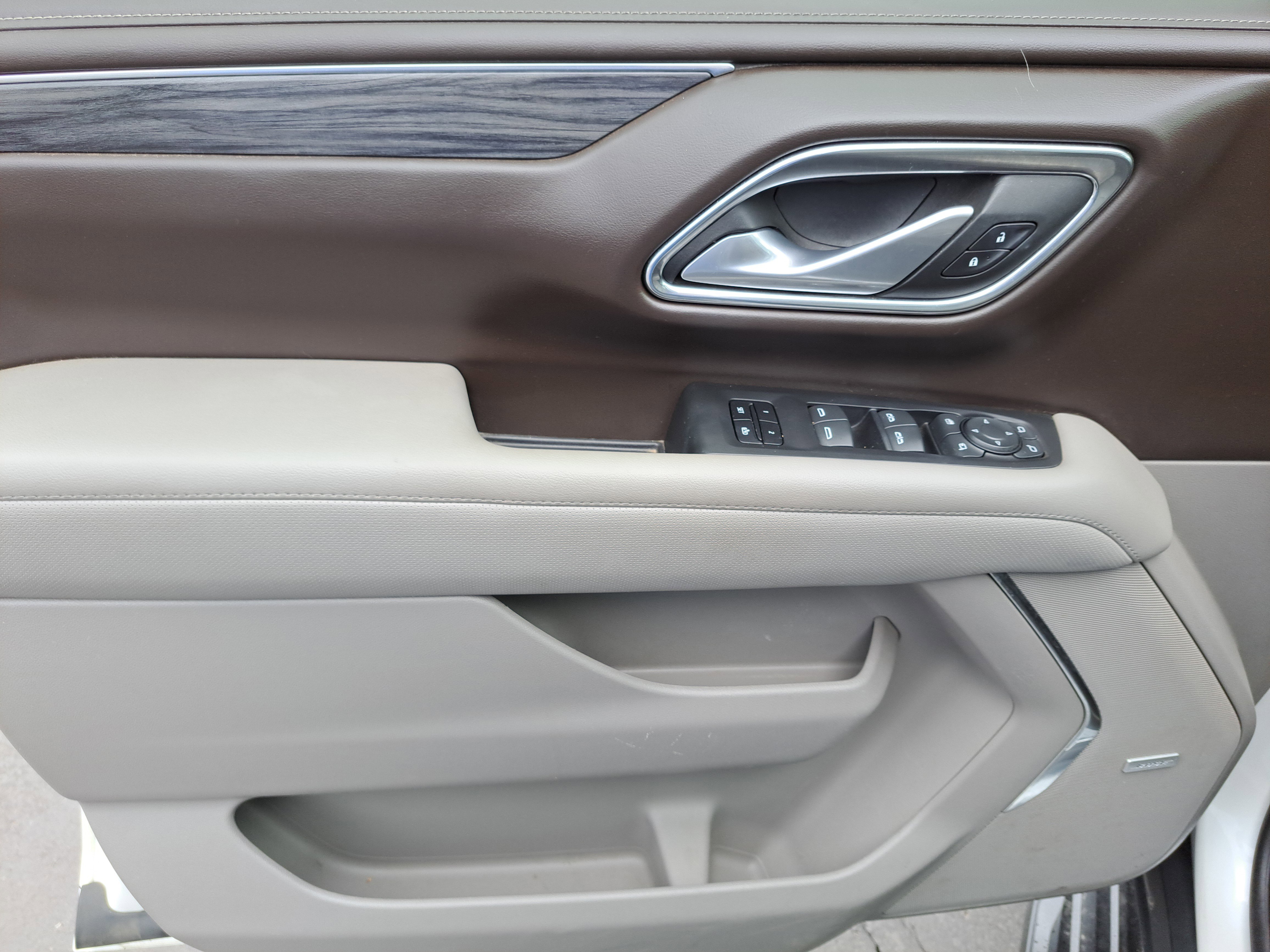 Used 2022 GMC Yukon XL SLT w/ SLT Luxury Package image 15