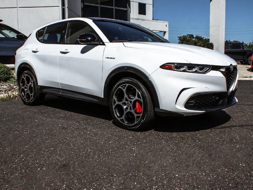 Used 2024 Alfa Romeo Tonale Veloce AWD/4WD image 3