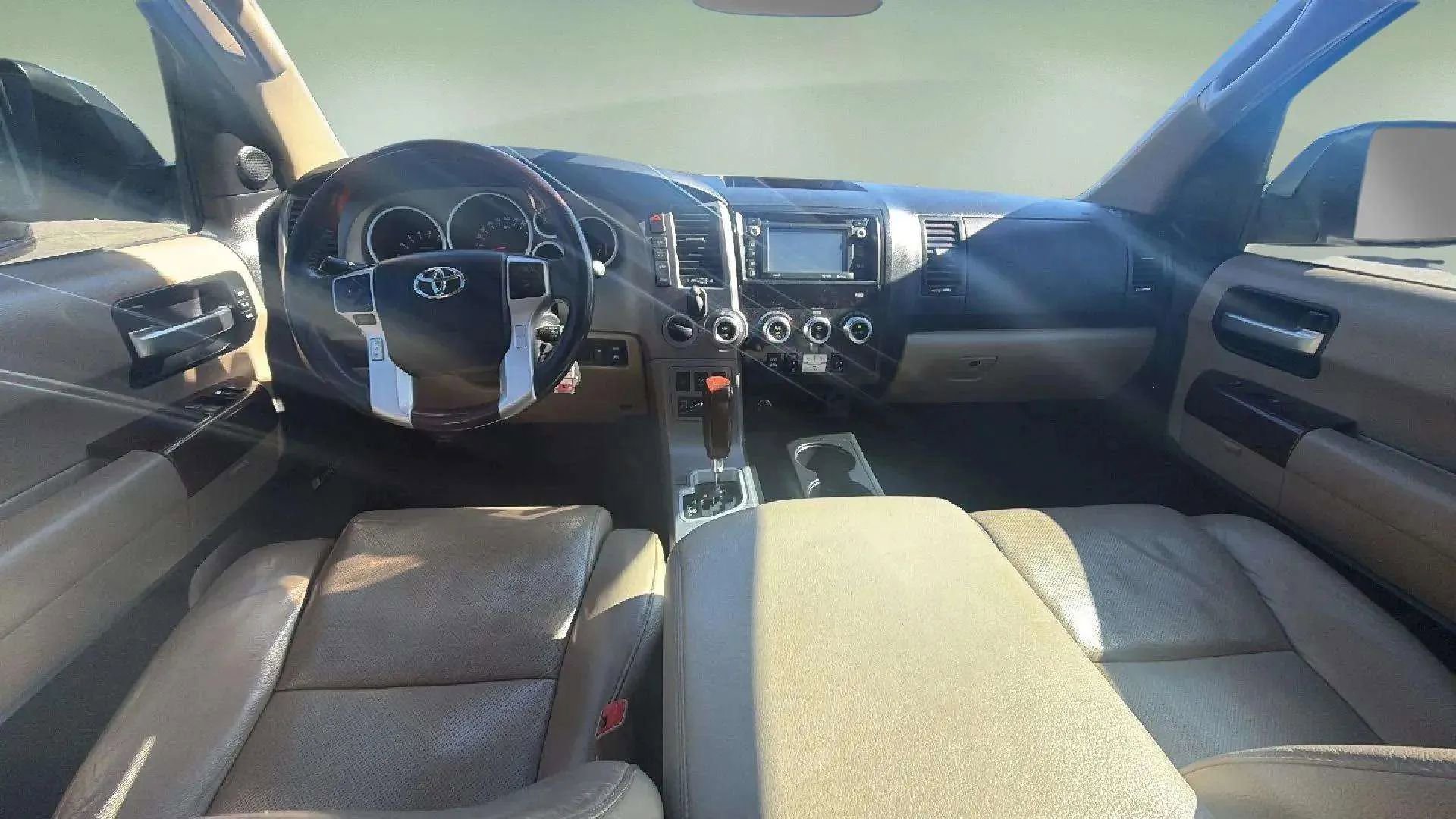 Used 2016 Toyota Sequoia Platinum image 32