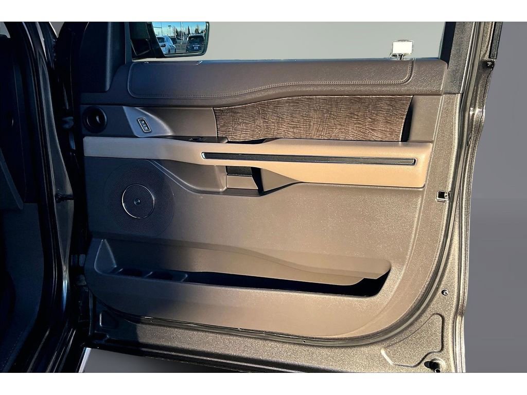 Used 2021 Ford Expedition Limited image 24