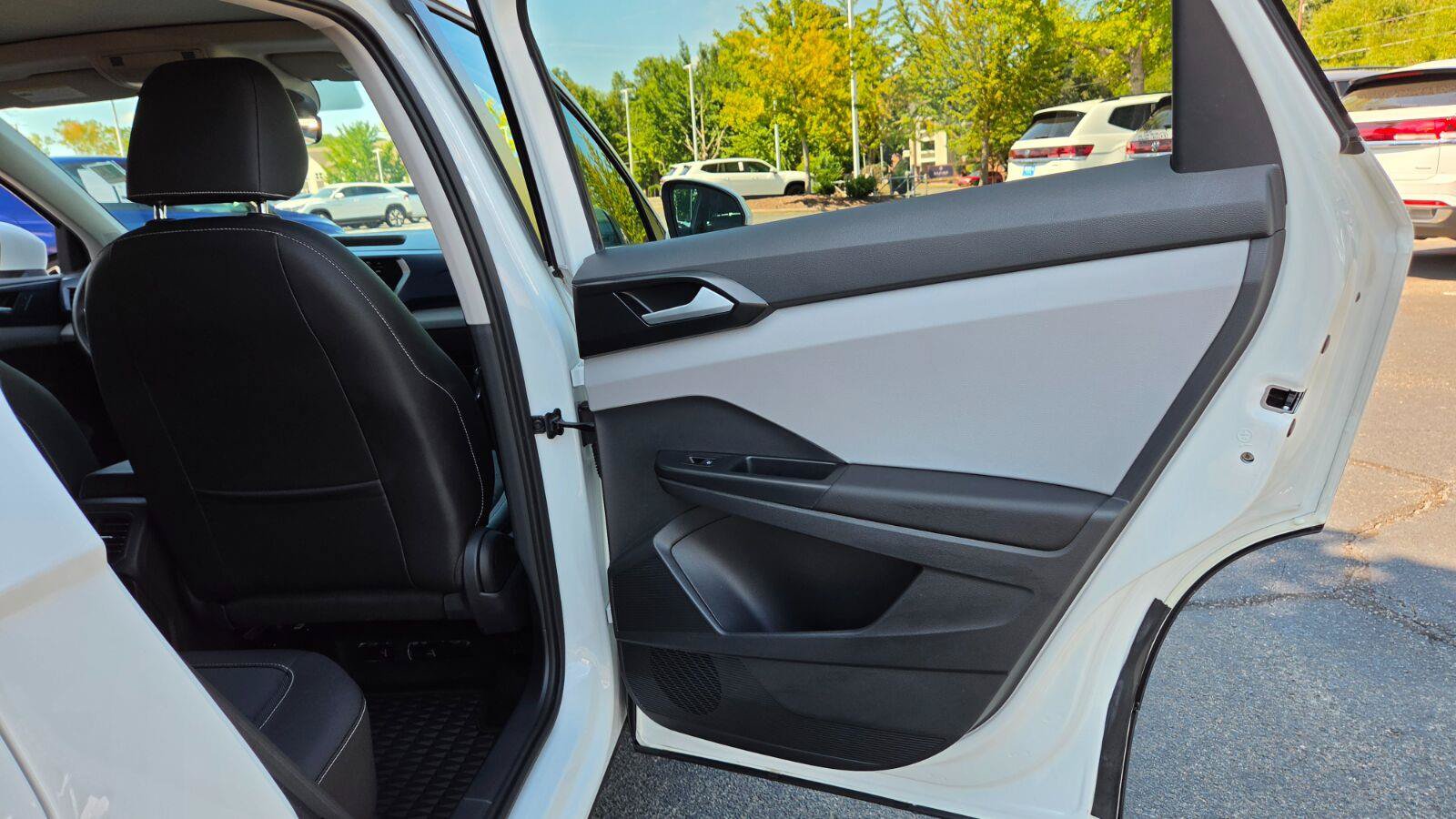 Certified 2023 Volkswagen Taos SE w/ Panoramic Sunroof Package FWD image 52