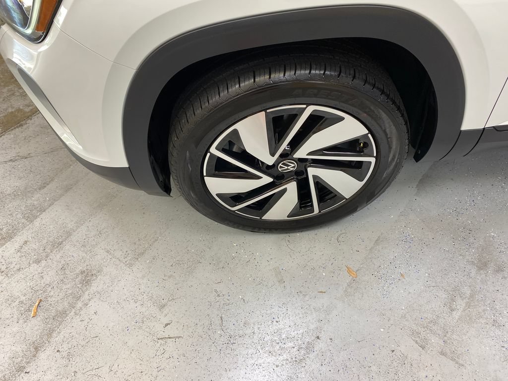 Used 2025 Volkswagen Atlas SE FWD image 11