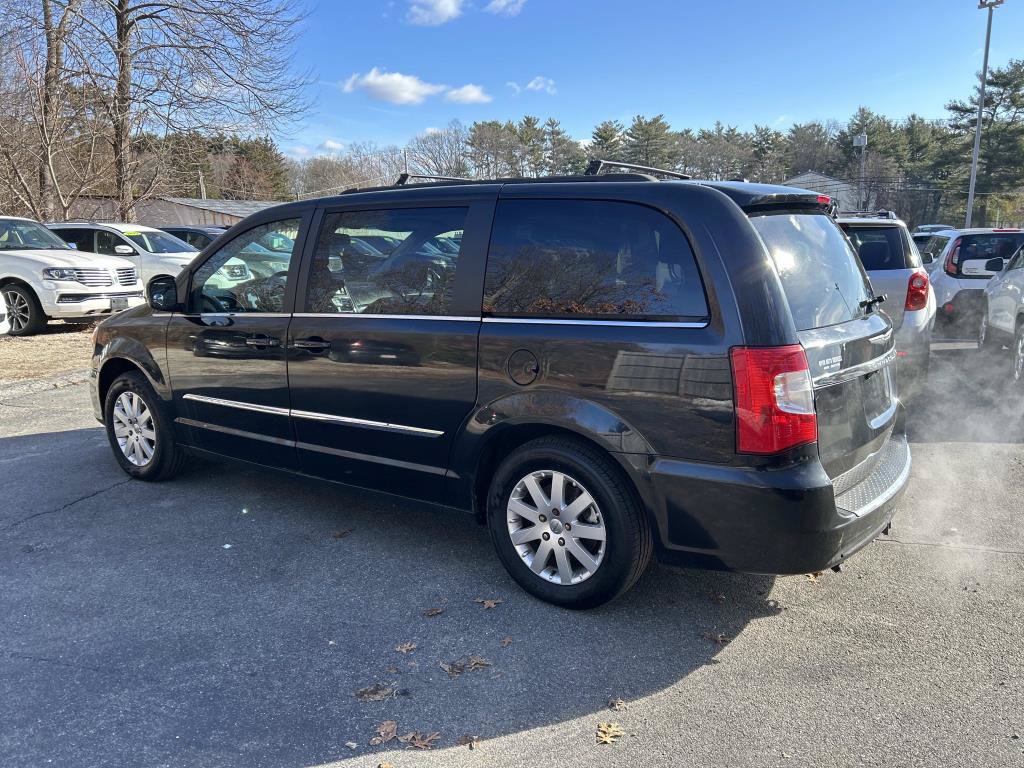 Used 2015 Chrysler Town & Country Touring FWD image 5