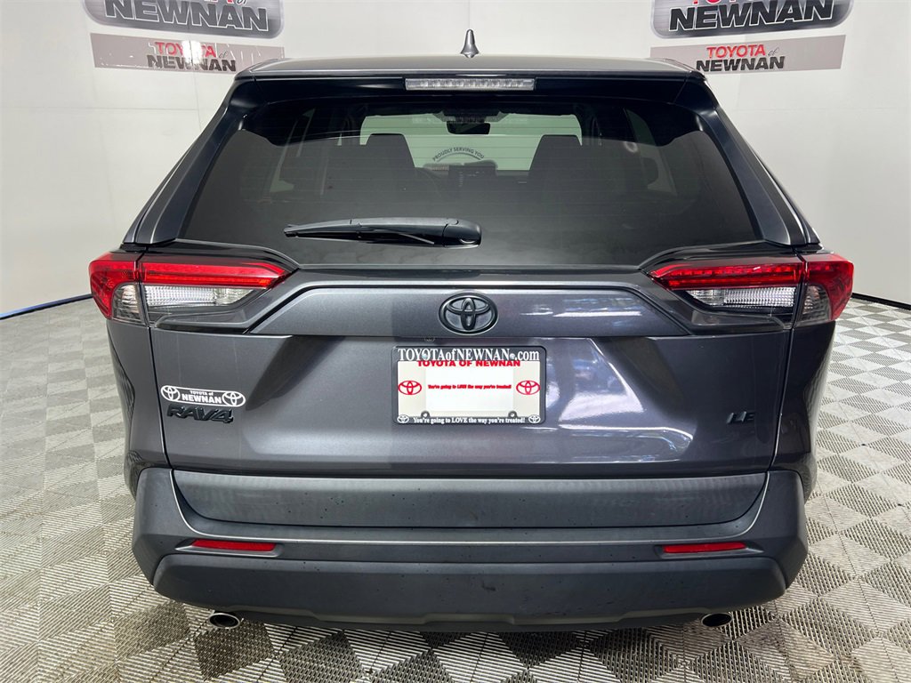Used 2022 Toyota RAV4 LE image 4