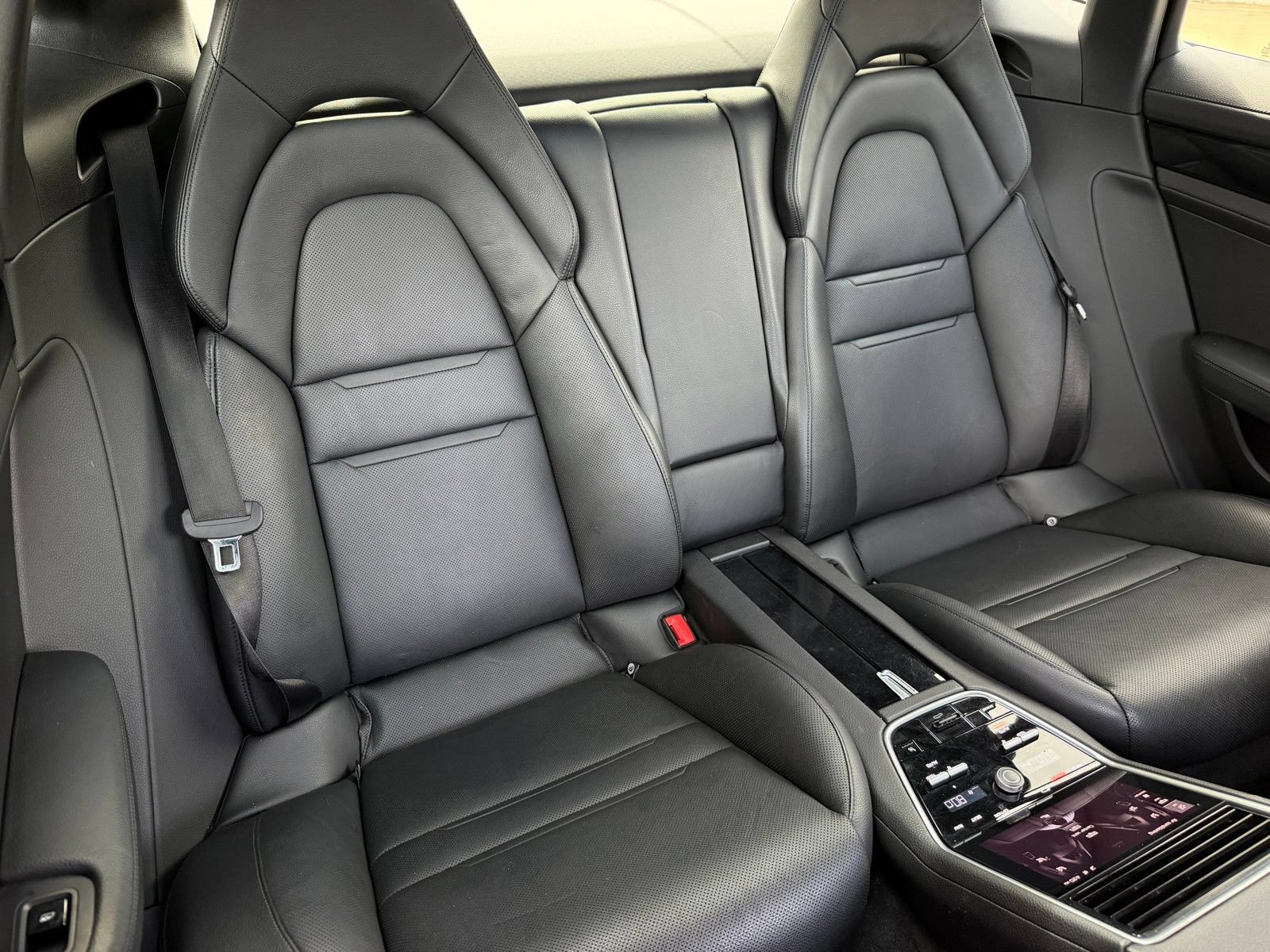 Used 2017 Porsche Panamera image 21