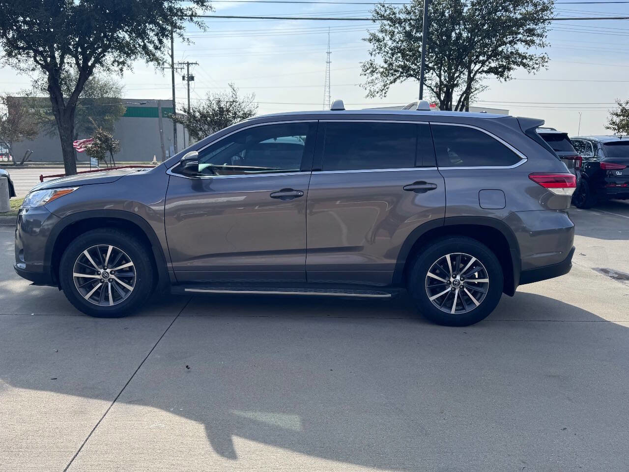 Used 2017 Toyota Highlander XLE image 14