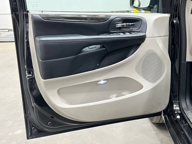 Used 2020 Dodge Grand Caravan SE FWD image 19