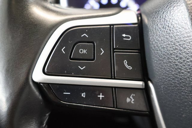 Used 2022 Toyota Highlander XLE AWD/4WD image 19