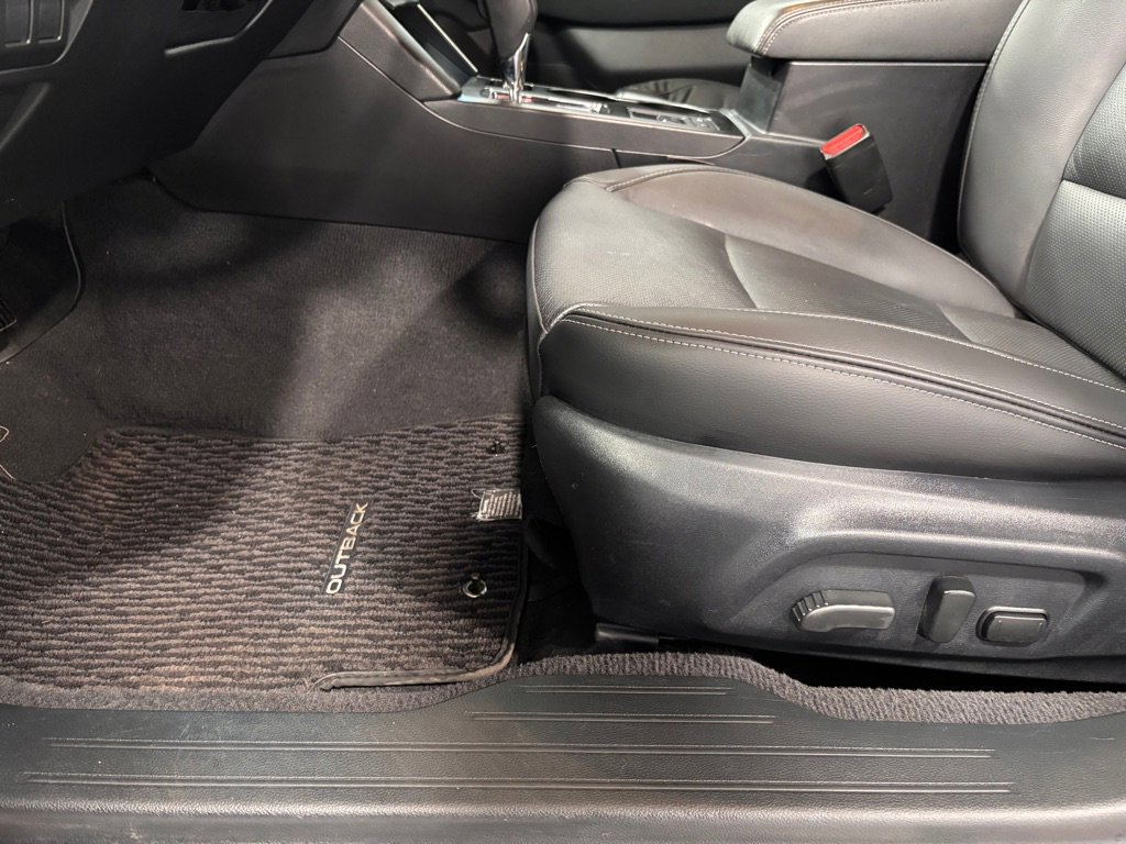 Used 2017 Subaru Outback 2.5i Limited AWD/4WD image 11