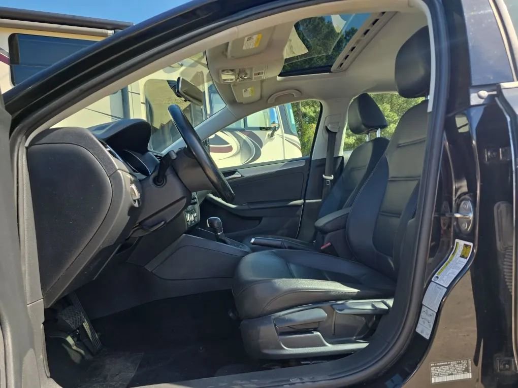 Used 2017 Volkswagen Jetta SE image 15