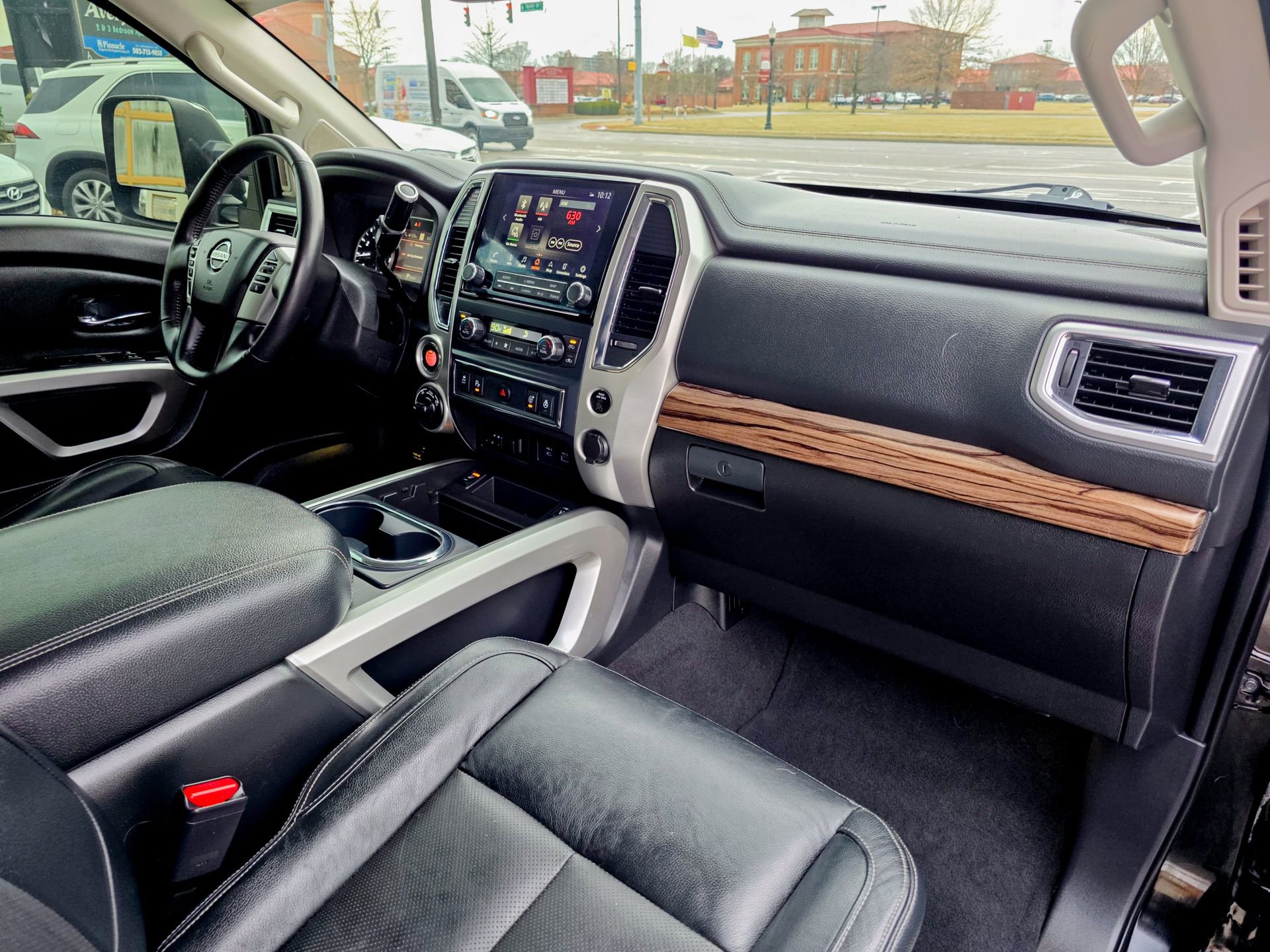 Used 2021 Nissan Titan SL w/ Moonroof Package image 10