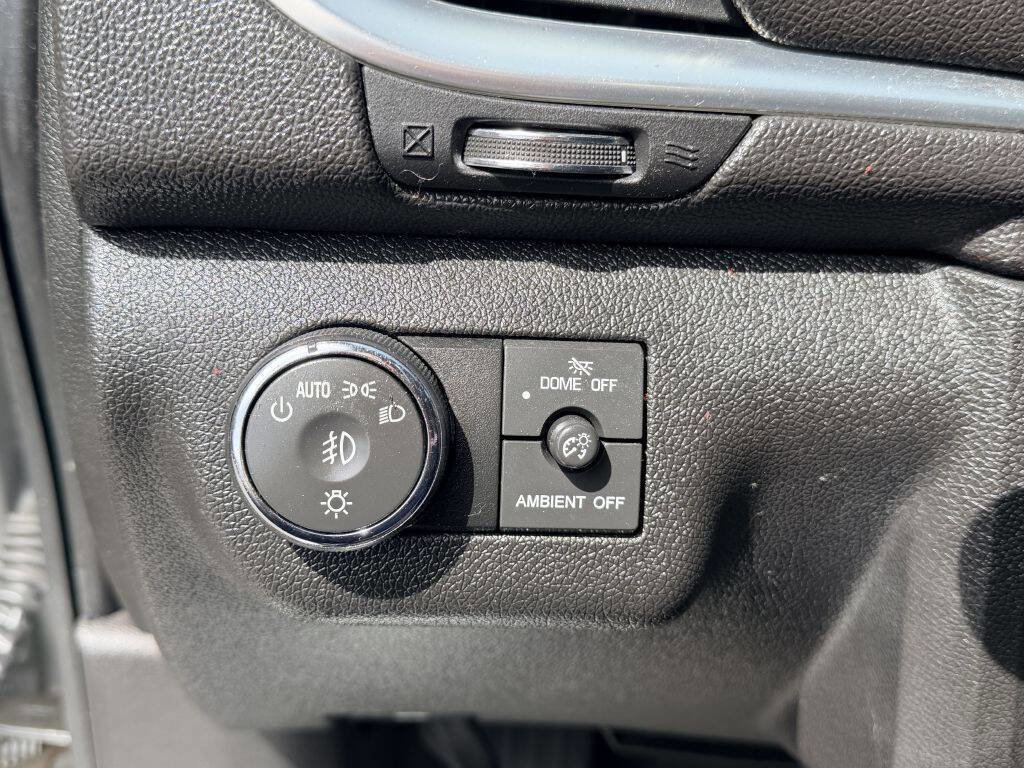 Used 2014 Chevrolet Traverse LTZ FWD image 17
