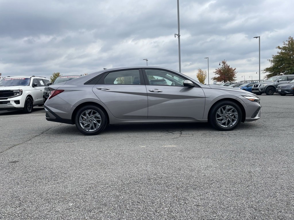 Used 2024 Hyundai Elantra SEL image 8