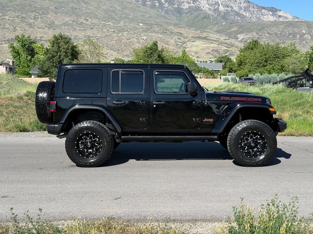 Used 2022 Jeep Wrangler Unlimited Rubicon w/ LED Lighting Group AWD/4WD image 8