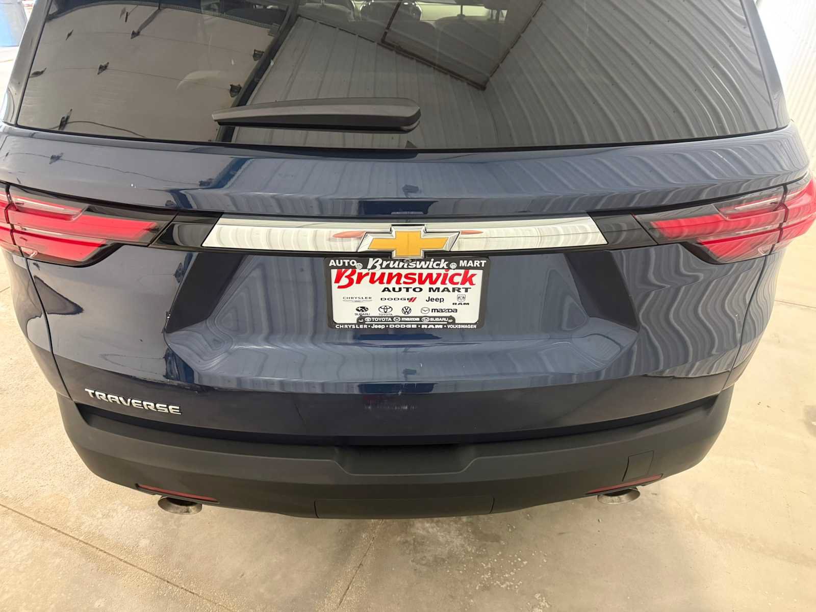 Used 2022 Chevrolet Traverse LS FWD image 16