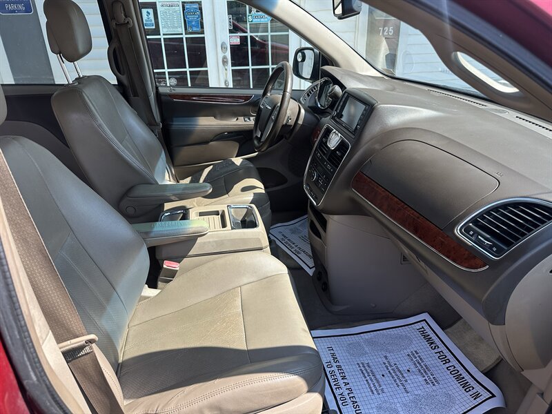 Used 2012 Chrysler Town & Country Touring w/ Entertainment Group #1 image 12