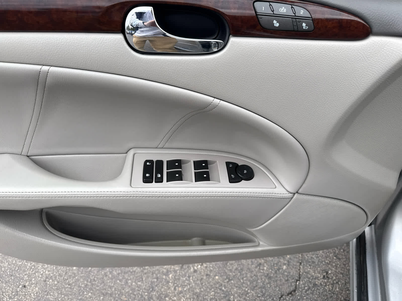 Used 2011 Buick Lucerne CXL w/ Driver Confidence Package FWD image 10