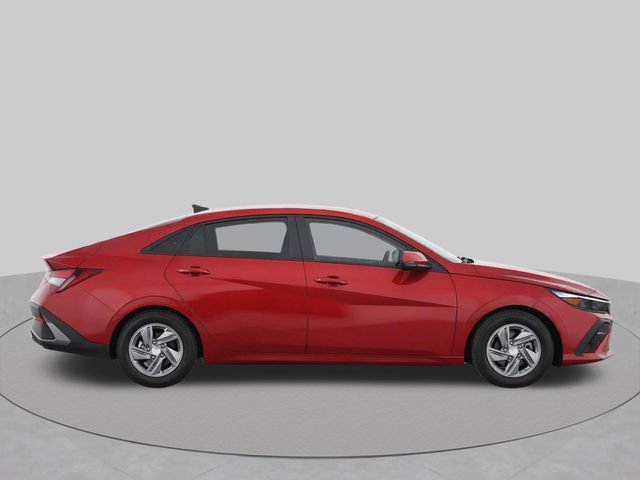 Used 2024 Hyundai Elantra SE FWD image 8