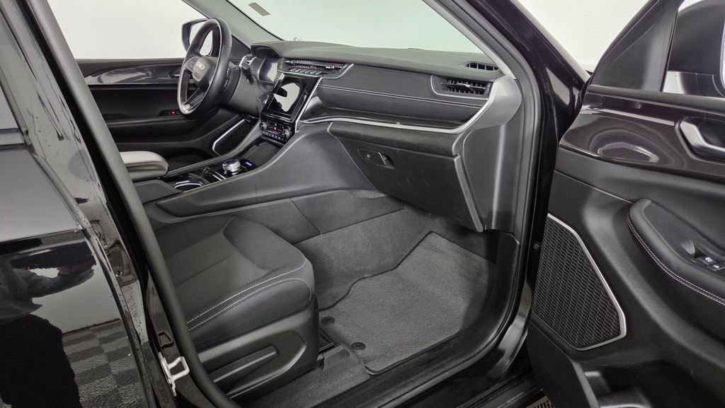Used 2022 Jeep Grand Cherokee L Laredo w/ Luxury Tech Group I AWD/4WD image 38