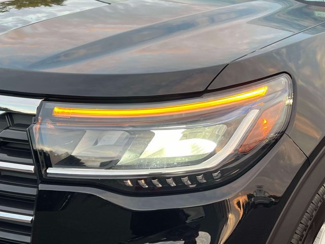 Used 2026 Ford Explorer Active AWD/4WD image 14