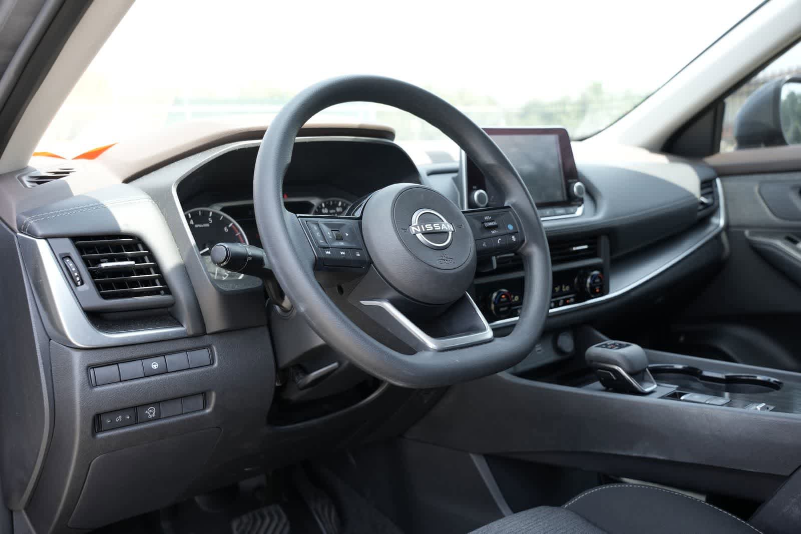 Used 2023 Nissan Rogue SV FWD image 15