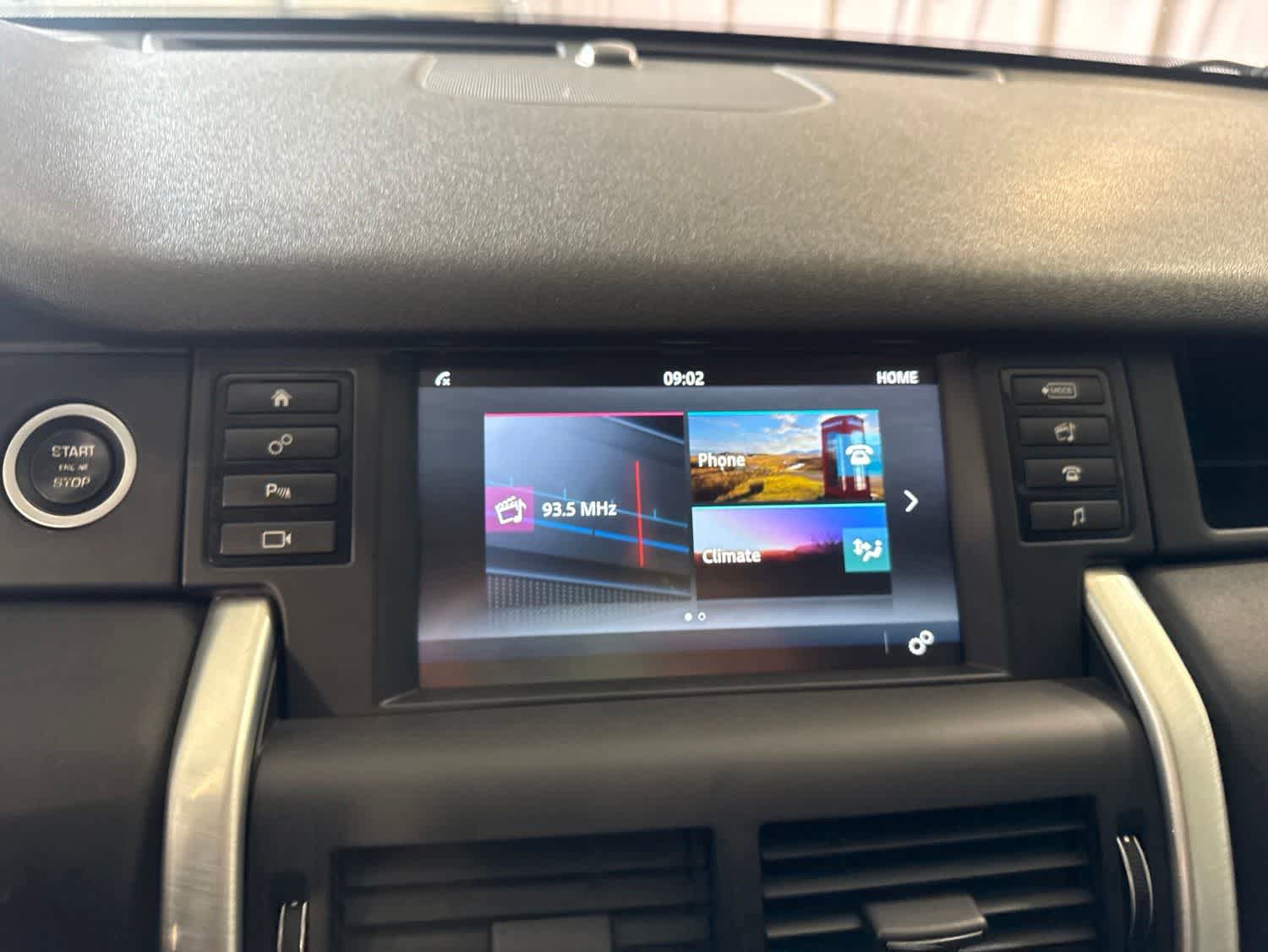 Used 2018 Land Rover Discovery Sport HSE AWD/4WD image 25