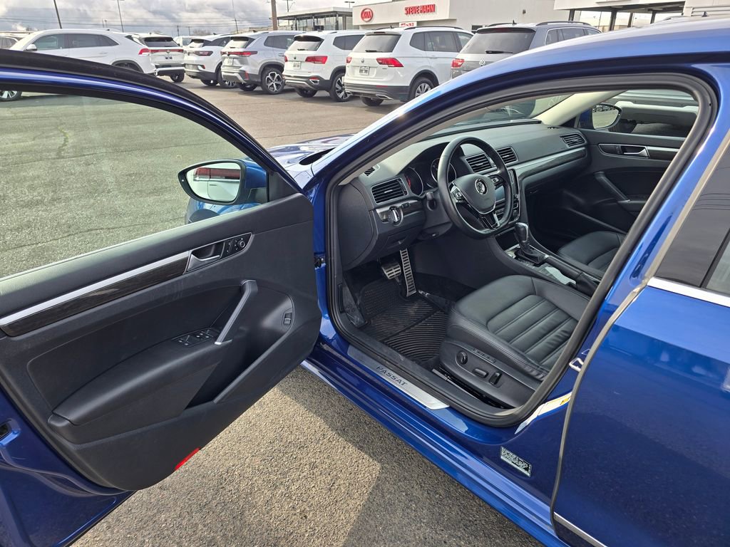 Used 2016 Volkswagen Passat 3.6 SEL Premium image 20