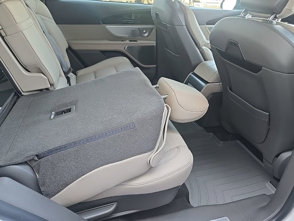 Used 2025 Lincoln Nautilus Reserve image 92