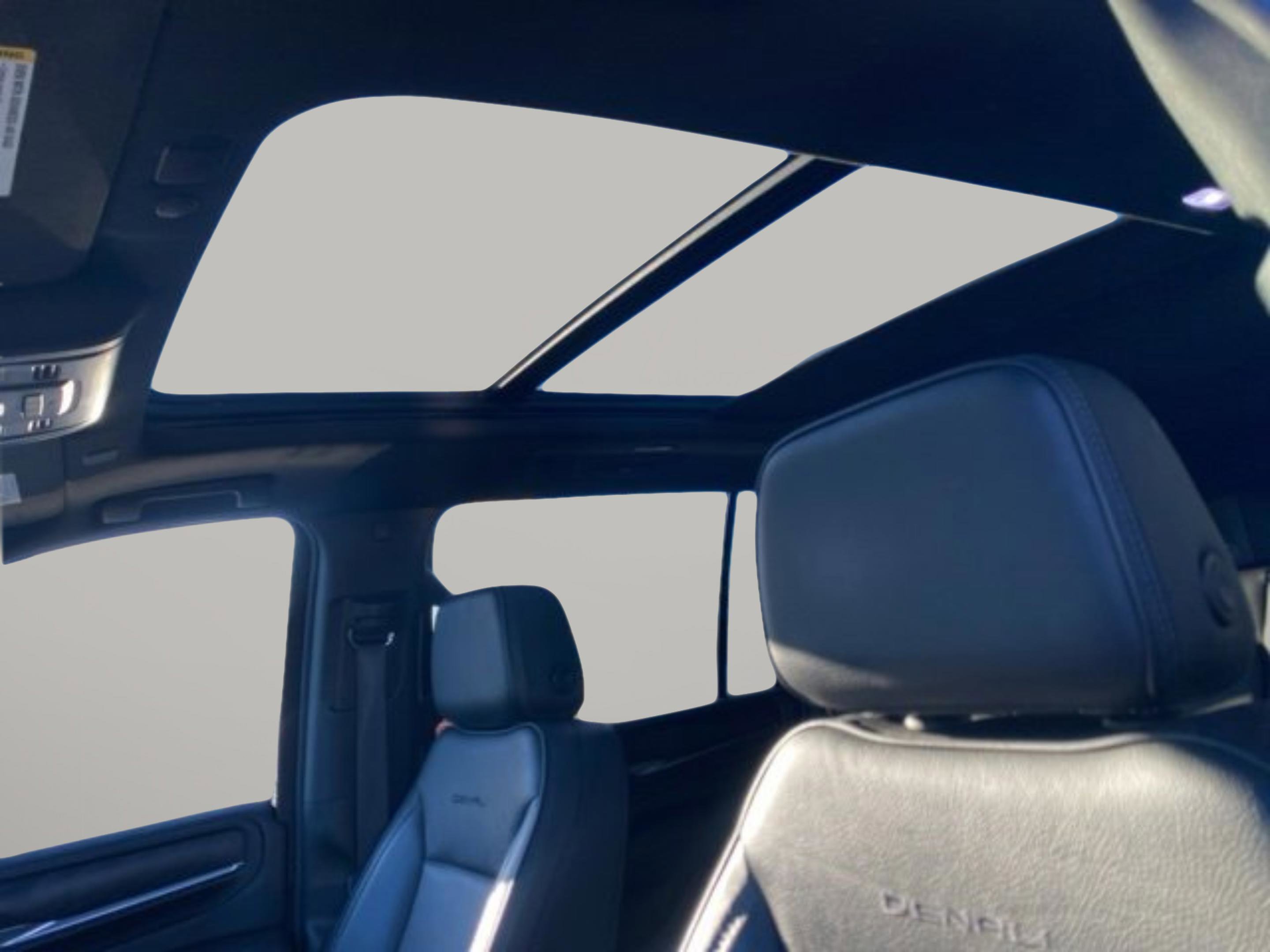 Used 2024 GMC Yukon XL Denali RWD image 15
